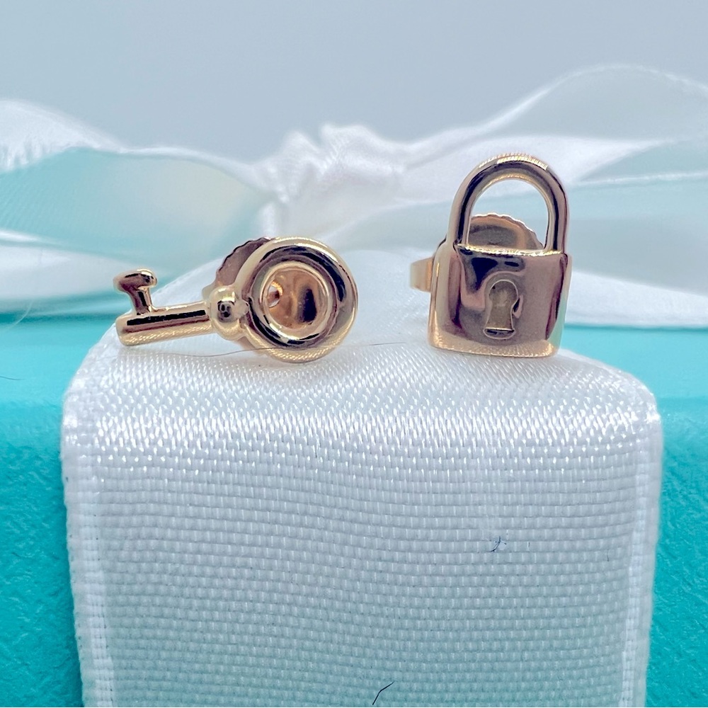 Tiffany & Co. 18k Rose Gold Mini Key and Lock Earrings - Picture 6 of 6